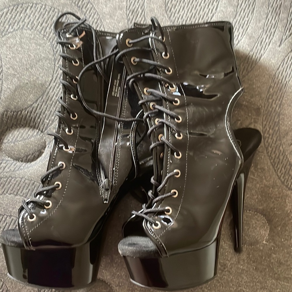 Pleaser dancer shoes, been worn 1 time, just didn’t like how they felt
